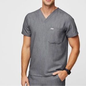 Figs Leon Three-Pocket Scrub Top in Graphite Men’s Size Large